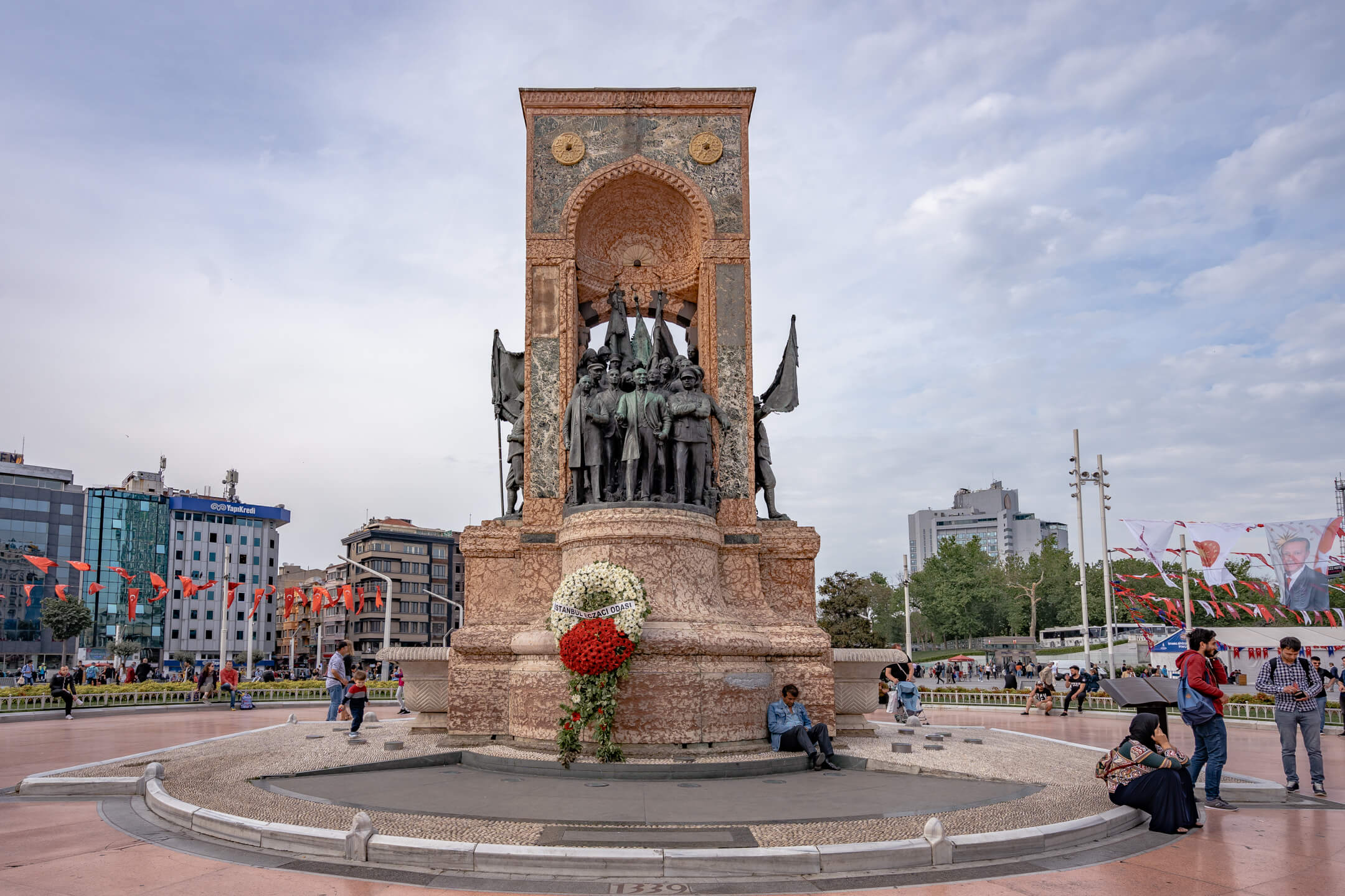Praça Taksim e Caminhada no Distrito de Istiklal